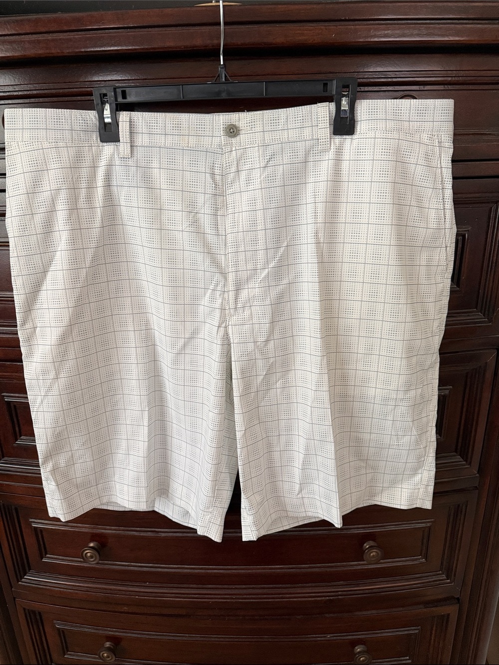 Men's White Golf Flat Front Shorts - NWT